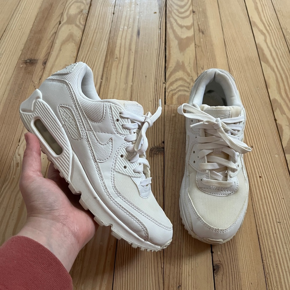 Nike Air Max 90 Triple White Womens Sneakers FB8010-100 Size 7 athletic casual